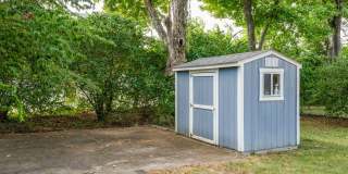 Adorable WE-HO Cottage Gallery 17