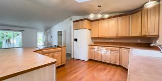 3 bedroom rambler on corner lot Gallery 6