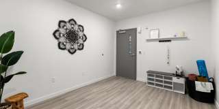 The Oliveen Gallery 30