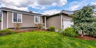 4-Bedroom, 2-Bathroom Rambler with Beautiful Features and Mountain Views! Gallery 1