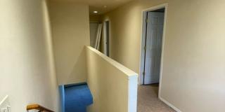 2 Bedroom 1 1/2 Bathroom - Close to Campus - Centrally Located Gallery 23
