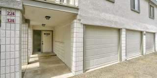 2 bedroom, 2 bath condo near the airport Gallery 1