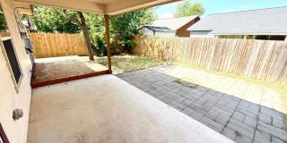 Charming 3-Bedroom Home with Fireplace, Garage & Covered Patio! Gallery 16
