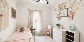 Custom Home Off Tiger Bend|Great Location Gallery 20