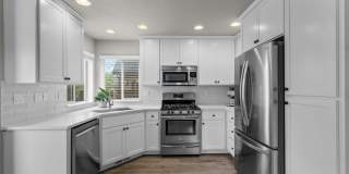 Beautiful SE Bend Home | Spacious Floorplan | Fenced Backyard | Near Parks & Trails Gallery 14