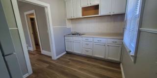 2 Bedroom Home with Detached Garage! 2 Bedroom Home with Detached Garage! Gallery 4