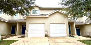 *MOVE IN SPECIAL* Updated 3BD/2.5BA Two-Story Duplex with New Carpet & Fenced Yard! Gallery 4