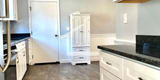 HUGE 3 bed duplex in the heart of Oak Square! Gallery 23