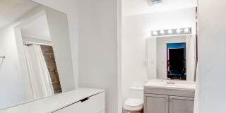 1321 W 36th Place Apartments Gallery 20