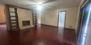 Unique Lyndon area 4 bedroom home with multiple common areas Gallery 14