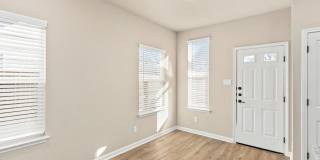 Beautiful Townhome 3/2.5 Gallery 9