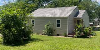Knoxville 37920 - Very nice updated 2 bedroom home in South Knoxville for rent. - Contact Lisa Vineyard and Shannon Russell (865) 216-9334 Gallery 20
