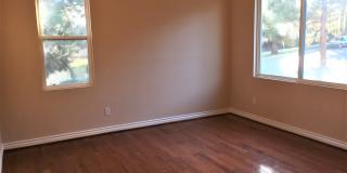 Gorgeous large single family home in Eastlake! Gallery 15