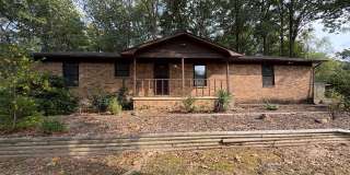4 Bedroom, 3 Bathroom home in Benton! Gallery 1