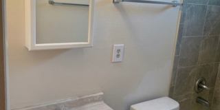 Mid-Town Single Family Home w/ Spacious Fenced Yard Gallery 17