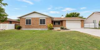 Beautiful & Spacious Brick Rambler in East Sandy! Gallery 1