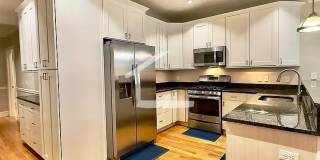 Beautifully Designed Luxury 2-Bed/2-Bath in the South End Gallery 1