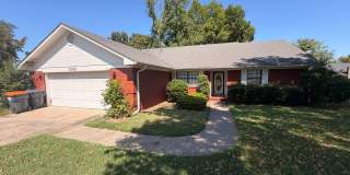 This 3-bedroom, 2-bathroom house on the west side of Russellville, AR Gallery 1