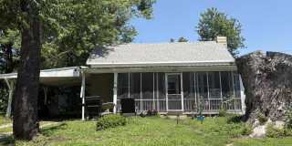 Charming 3BR Home in Nevada, MO – Spacious  Move-In Ready Gallery 1