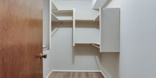 2 Bed Jack & Jill Bathroom  2 Car Garage With Office In The Heart of Yukon! Gallery 34