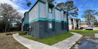 2 Bed, 1 Bath Affordable Westside Apartment || Move in Ready! Gallery 1