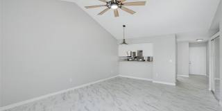 Beautifully Updated Condo Gallery 7