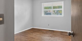 4 bed 1.5 Bath Heights Home Gallery 5