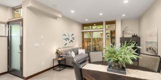 3bd/3ba Seattle Townhome Gallery 6