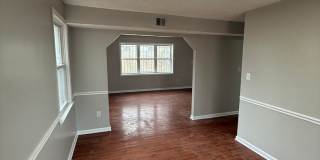 Beautiful 3 Bedroom 2 bath Townhome Conveniently Located and updated Gallery 15