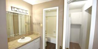 Wilshire Park Gallery 18