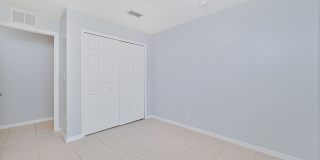 Well Maintained Duplex in Lehigh with 1 Car Garage! Gallery 21