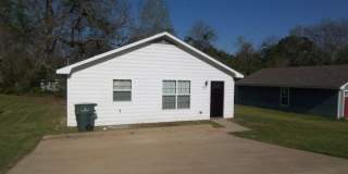Cute 3 Bedroom Home! Gallery 1