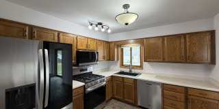 5 Bed 2 Bath Single Family Home in Marshfield Gallery 1