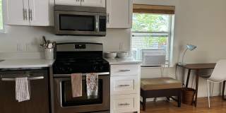 Ideal Duplex on NW Broadway with Parking Gallery 13