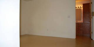 Modern 4 Bed 5 Bath Near UofA – Private Baths & Off-Street Parking Gallery 15