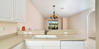 2 Bedroom with Den and Garage. Over !800 Sq. Ft under air Gallery 18