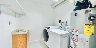 Beautifully Renovated 5 Bedroom House with Large Yard! Gallery 19