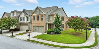 Gorgeous End Unit Townhome! Gallery 1