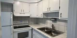 Elmhurst One Bedroom Apartment ~ Parking Included ~ Cats Welcome Gallery 2