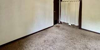 2 Bed / 2 Bath Lakeview Bellevue cottage $3,295/month Gallery 17