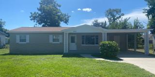 Spacious 3Bed/2Ba Home, Centrally Located Near Schools, Shopping & Dining! Gallery 1