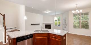 3be / 2.5ba Townhouse with Screened Porch and Community Pool in North Durham Gallery 6
