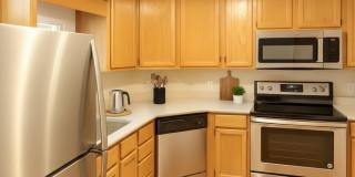 Beautiful & Spacious 2-Bedroom Home with Attached Garage in Apple Valley for $1,899! Gallery 12
