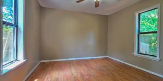 Charming 3 Bed 1.5 Bath home walkable to campus Gallery 15