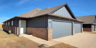 Welcome to Masonwood featuring this 3 Bedroom 2 Bath 2 Car Garage Duplex in a Great location close to the Broadway Extension and only 8 minutes from downtown OKC Gallery 1