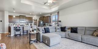 Beautiful 4 bedroom home with Solar Panels Gallery 16