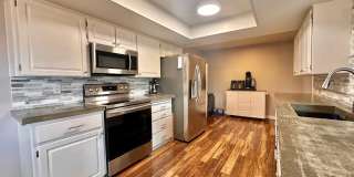 Rare Kirkland Condo on the Juanita Waterfront! Available August 1st, 2026! Gallery 18