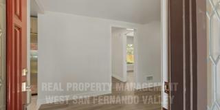Beautifully Remodeled Single Family Home with Pool Gallery 6