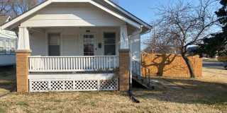 2+BR Across the street from Washburn University. Perfect for students or professor Gallery 1