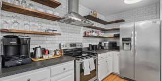 Rare Top-Floor Loft in Elizabeth with 22’ Ceilings, Gated Parking and Walkable Dining Gallery 4